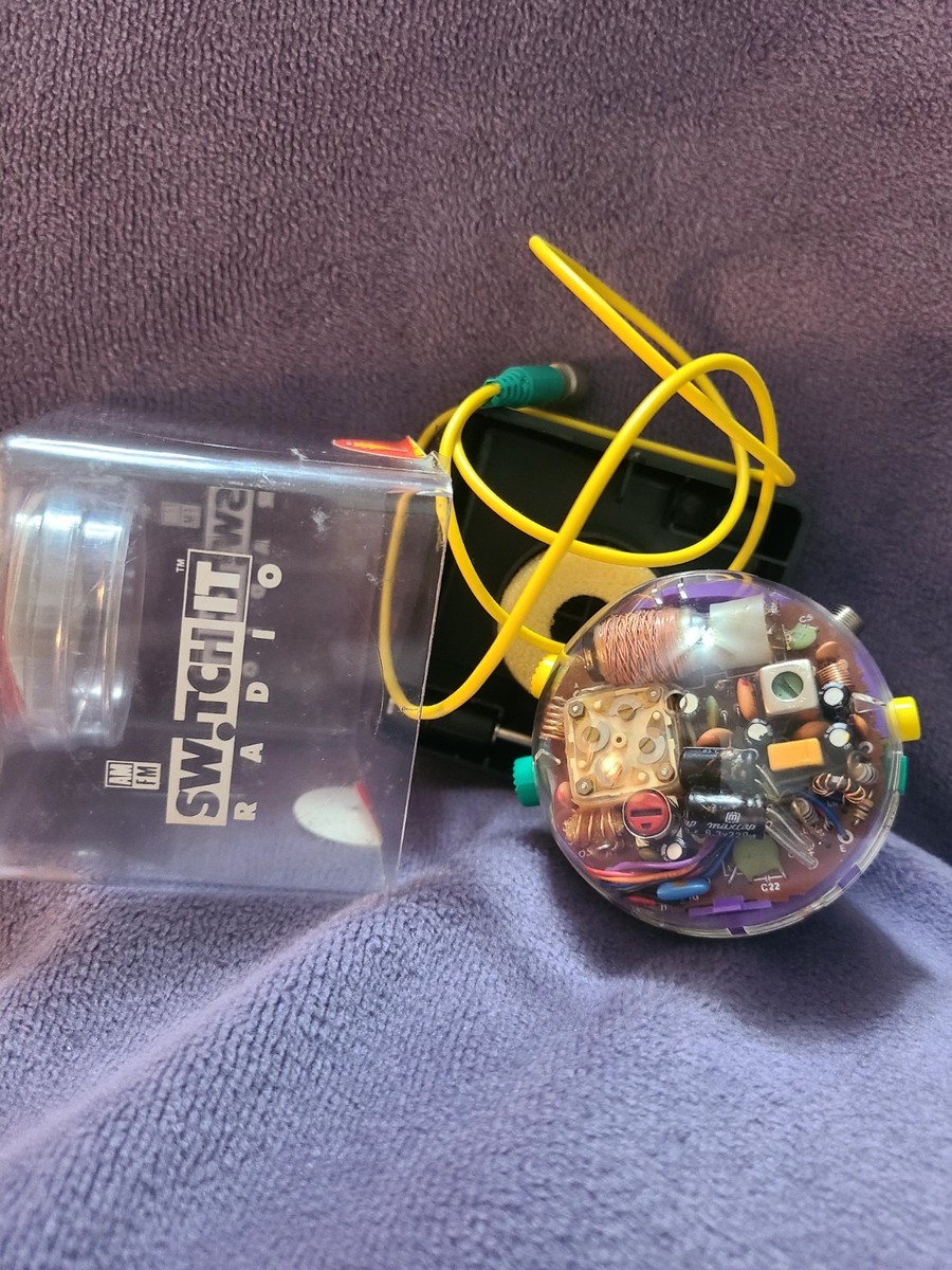 Vintage Sw!tch It AM/FM Wearable Radio Switch-It 1989 With Case