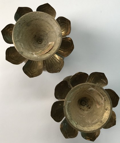 Par de candelabros de flor de loto de latón macizo de colección Hong Kong - Imagen 6 de 10