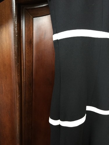 MAGGY LONDON SZ 8 Dress Black With White Stripe Accent EUC Beautiful Nice Cut - Picture 6 of 9