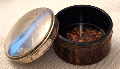 Seltene antike Jaxonit (frühe Art Bakelit) & versilberte Schmuckdose, um 1910.