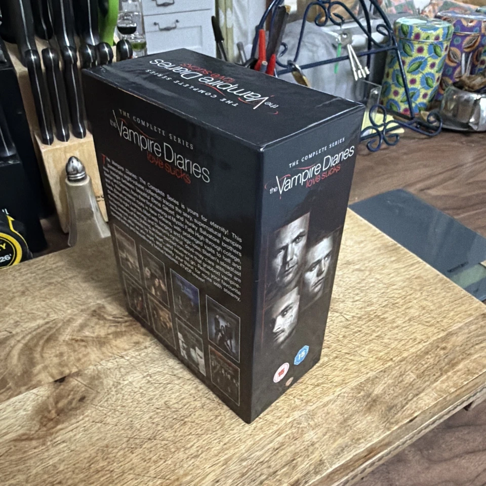 The complete series of the Vampire  Diaries love sucks seasons 1-8. - Image 4 of 4