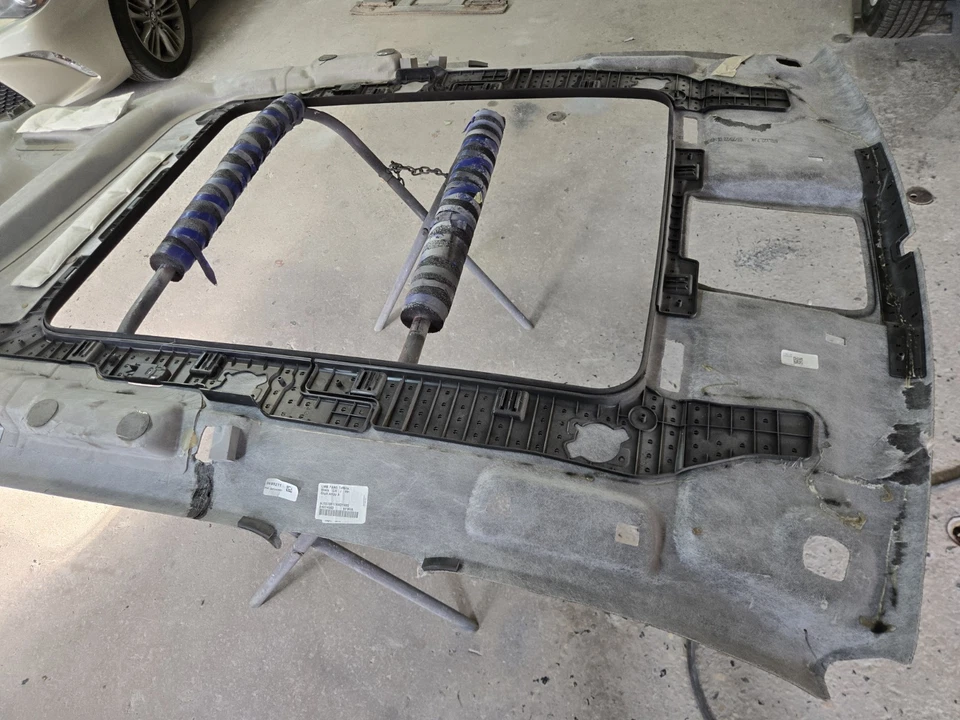 2023 Cadillac Escalade headliner - Image 2 of 4