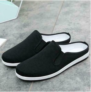 black leisure shoes
