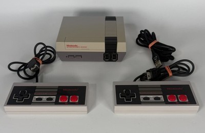NINTENDO CLASSIC MINI: NINTENDO NES Mini KONSOLE inkl. 2 CONTROLLER + 30 Spiele