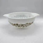 Vintage Pyrex Spring Blossom Crazy Daisy 2.5 Quart Mixing Bowl White Green #443
