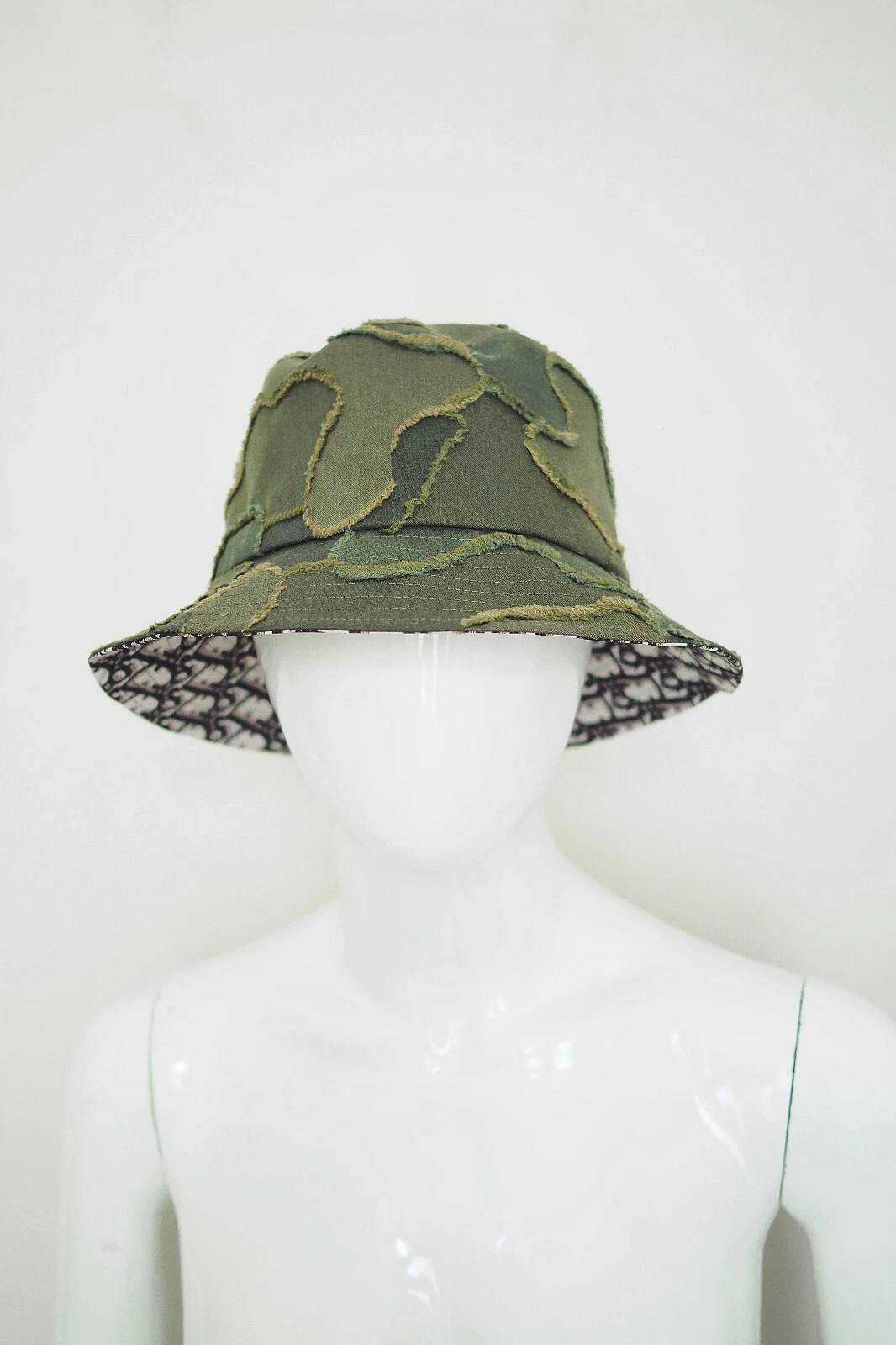 Neuf ! CHRISTIAN DIOR vert camouflage Teddy monogramme seau chapeau oblique 57 sac
