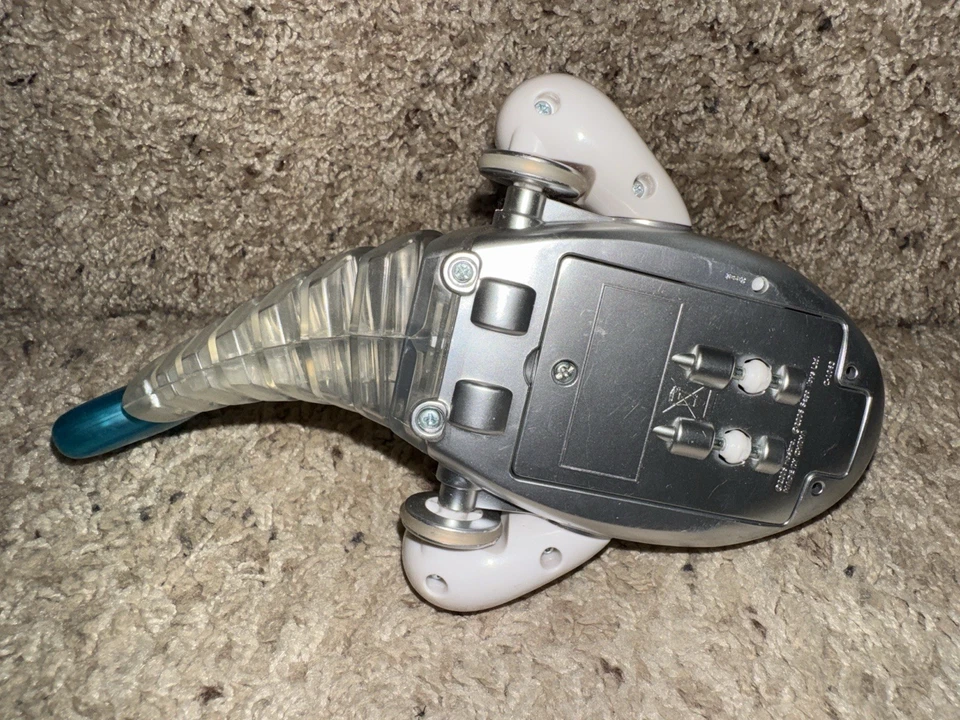 iFish HASBRO 2006 Dancing I-FISH SEGA Toy Light Up & Moves Music Player Speaker - Image 4 of 4