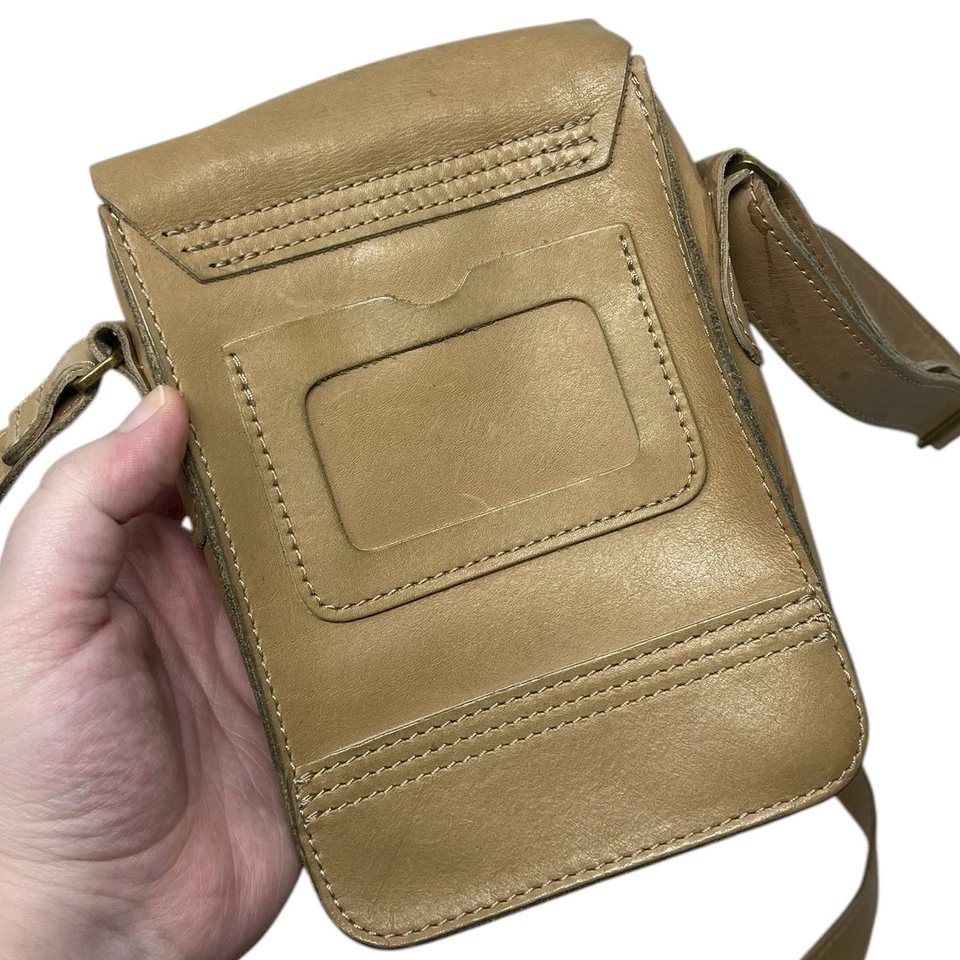 Bolso Bandolera Reportero Dr Martens Beige Cuero Carrara Vertical Foto 4 de 4