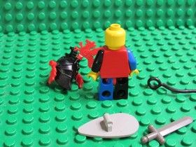 LEGO Castle Dragon Knights Dragon Master Minifig knight CAS011 Red Plumes 1794 M