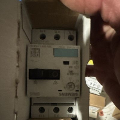 Siemens 5A 3-Pole Circuit Breaker 3RV1011-1FA10 Gray DIN Rail Control Panel