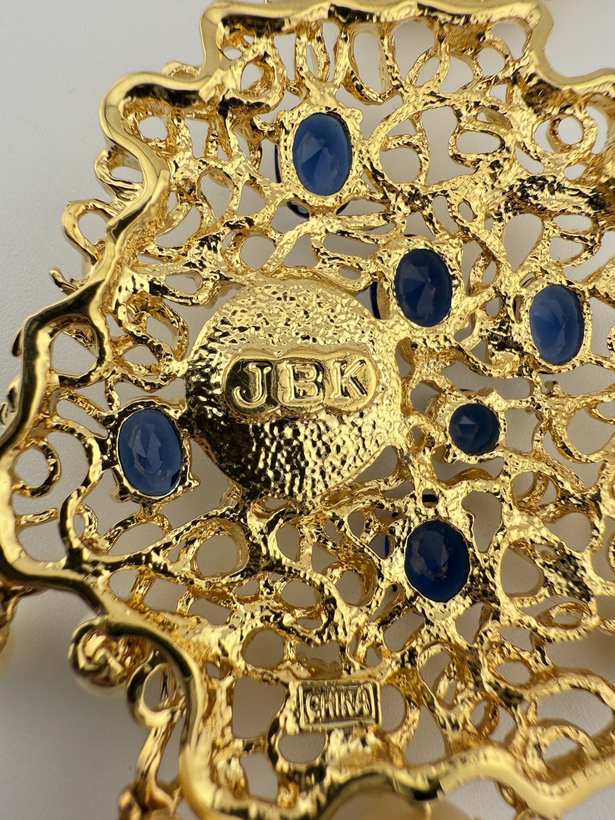 CAMROSE & KROSS JBK GOLDTONE FAUX PEARL & BLUE CRYSTAL 25” NECKLACE K998A