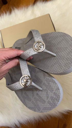 NWT Kids Michael Kors Flip Flop Sandals US 4 - Picture 3 of 6