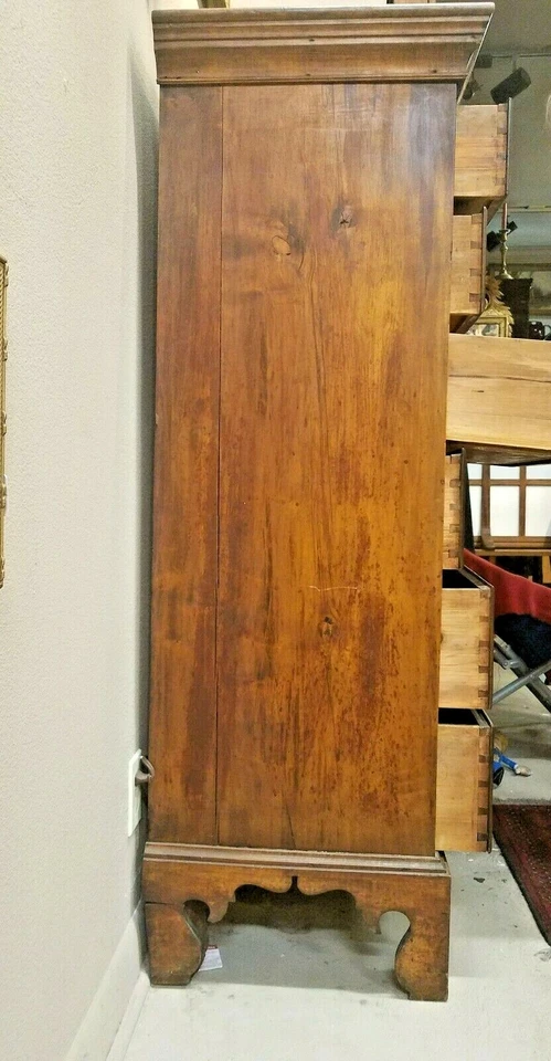 Alrededor del siglo XVIII American Chippendale Tiger arce cofre alto, pies de soporte, PA Foto 2 de 4