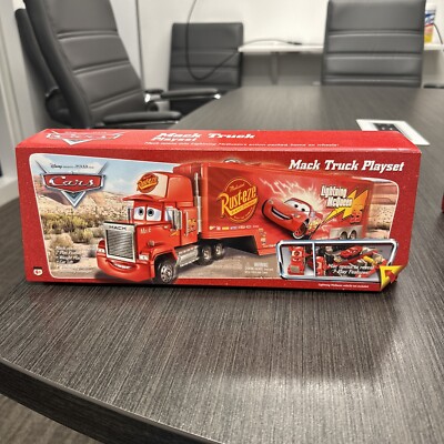 New Sealed Disney Pixar Cars MACK TRUCK PLAYSET RUST-EZE Semi  Diecast # H6405