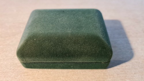 FULHAM FOOTBALL CLUB - DIVISION TWO WINNERS 1999 - BADGE IN PRESENTATION BOX - Picture 3 of 3