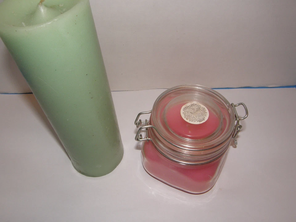  SET OF 1 STRAWBERRY SCENTED CANDLE  AND GREEN GRASS SCENTED CANDLE  - Image 2 of 4