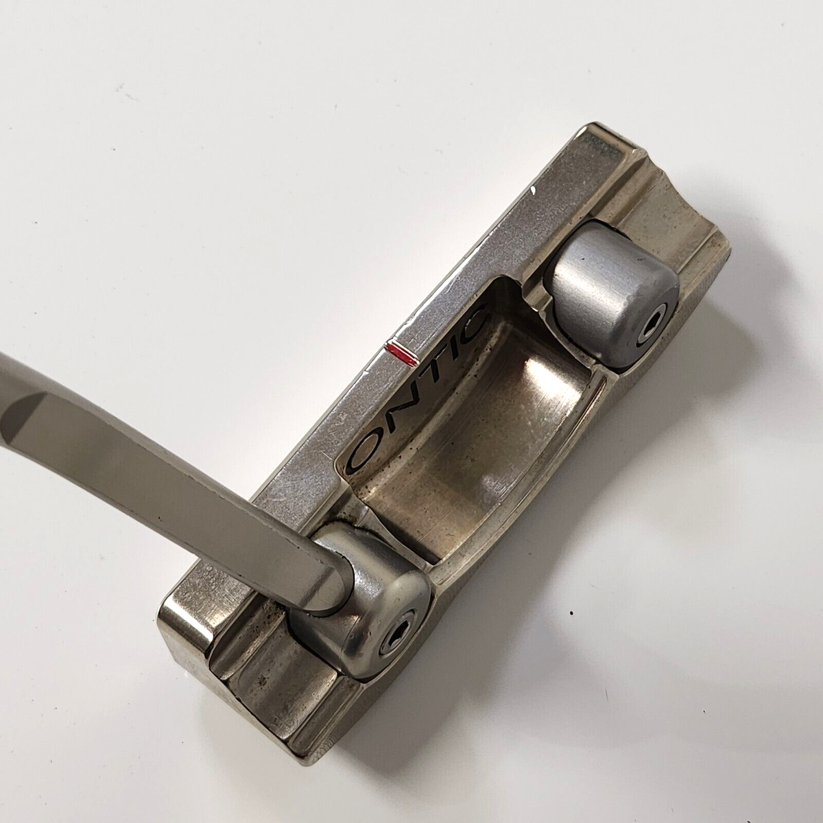 Putter Ontic Swytk 33 Pouces - Lame Fraisée - Tige Acier Droite - Droitier - Occasion
