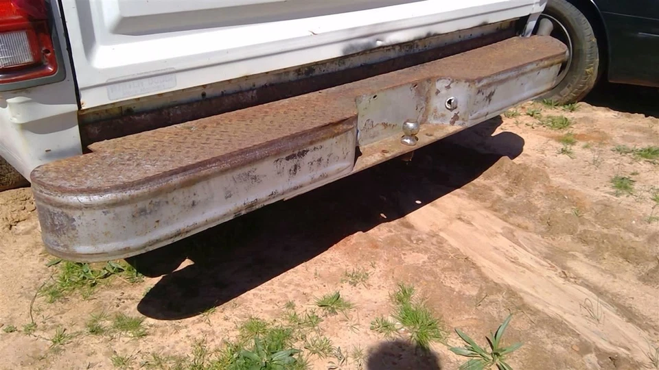 Parachoques trasero para camioneta Dodge 150 84-90 OEM Foto 2 de 4