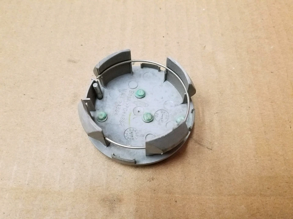 Tapacubos de plástico plateado IS250 IS350 Lexus OEM 2006 2007 2008 PC+ABS Foto 2 de 2