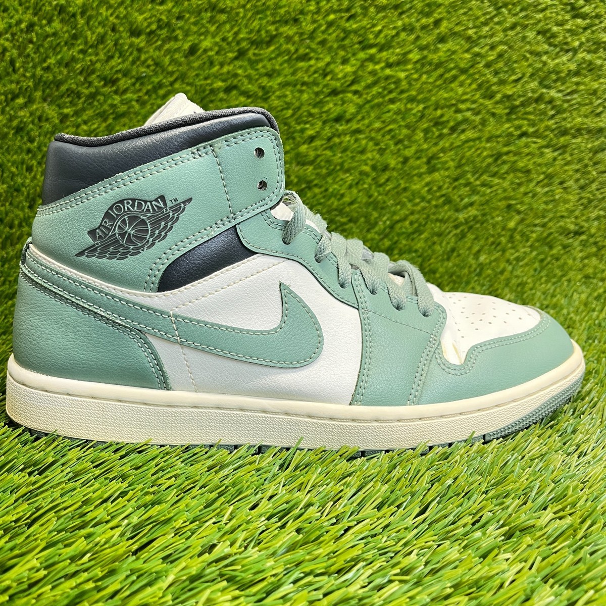 Nike Air Jordan 1 Mid Jade Smoke Womens Size 9.5 Green Basketball