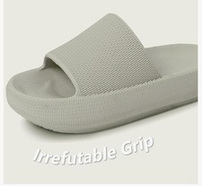 Comfy Eva SLIPPERS in Light Khaki. Size 40-41 EU/9-9.5 US. New 