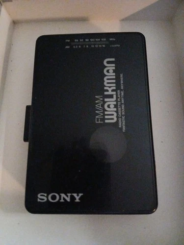 Retro Vintage SONY WALKMAN Cassette And AM/FM Radio Model WM-AF22