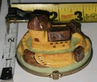 LIMOGES FRANCE PORCELAIN TRINKET BOX OF FRENCH ESTATE HAND PAINTED
