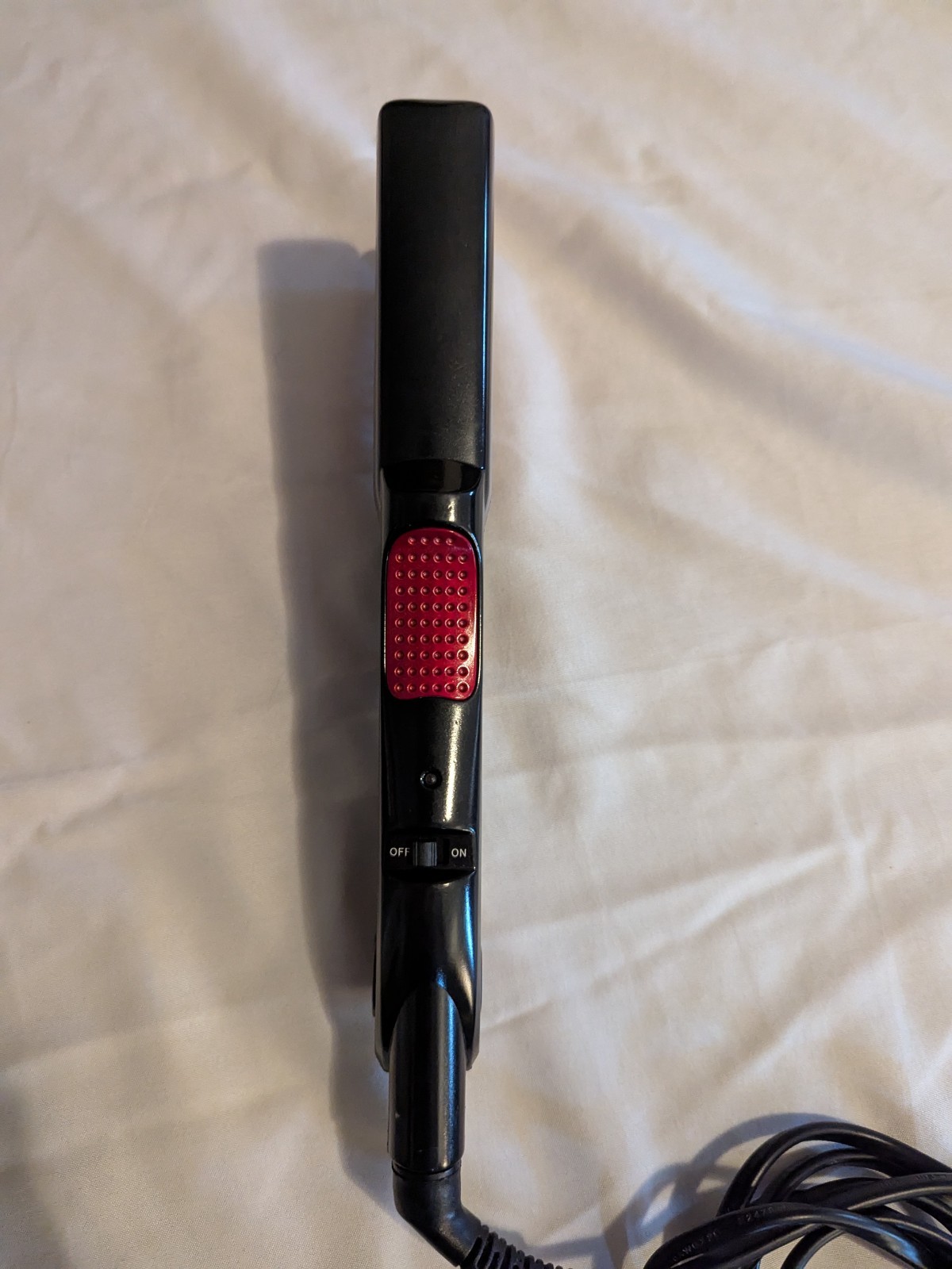 VIVITAR Ceramic Flat Iron Hair Straightener pg-71000BLK Black and Red
