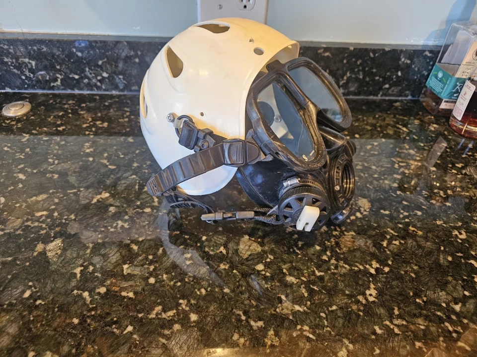 Scuba Pro Full Face Pro Diving Mask With Buddy Phone - Image 3 of 4