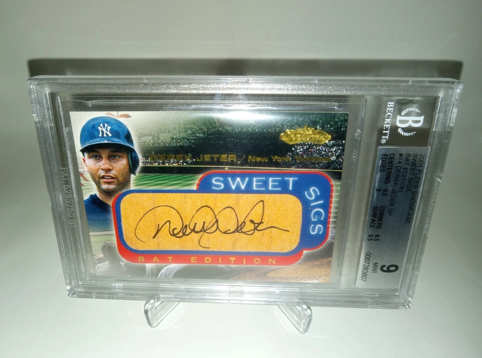 Tarjeta firmada rara Derek Jeter #14 SP BAT EDITION 2001 Beckett grado 9, centrada Foto 3 de 4