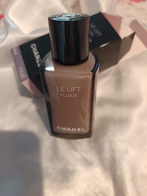 Le Lift Fluide de Chanel - Lisse, raffermit et matifie - Photo 1/3