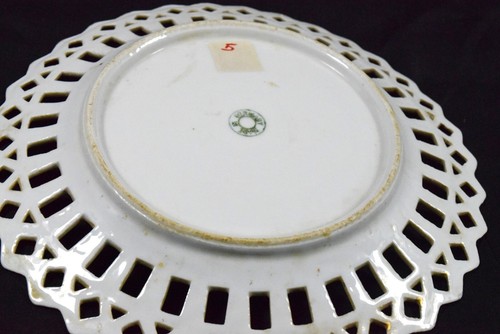 German Lattice Dish Plate White Porcelain The Tower of London Scene. G26-301 - Picture 7 of 11