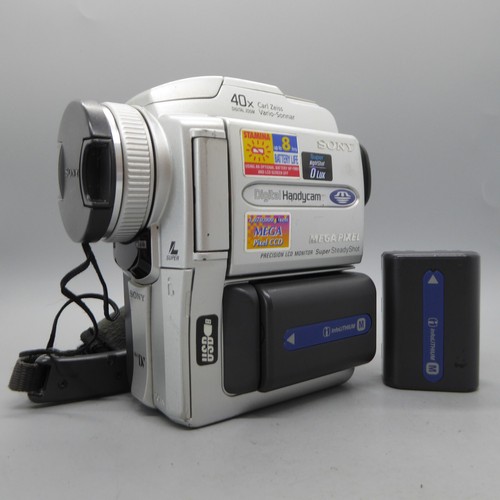 Sony Handycam DCR-PC110E Handheld MiniDV Camcorder Silver Tested