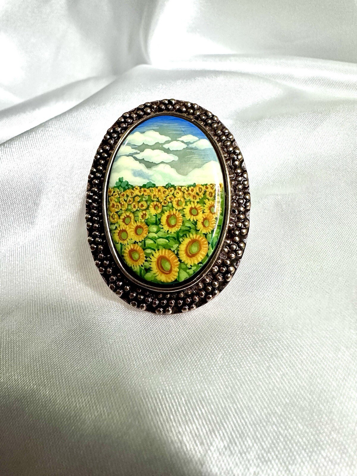 Amy Kahn Russell AKR Hand Painted Daisies Sky Oval Go… - Gem