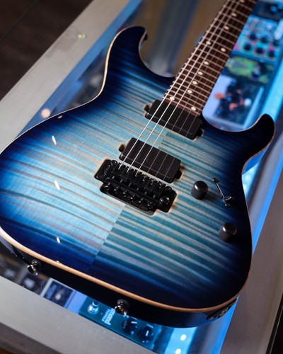 NEW TOM ANDERSON ANGEL NATURAL BORA TO ARCTIC BLUE BURST GUITAR WITH FLAME MAPLE - Picture 3 of 14