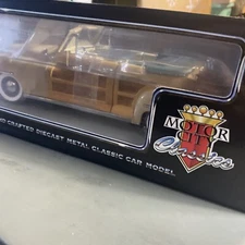 1:18  Scale 1948 CHRYSLER                      TOWN & COUNTRY  CONVERTIBLE