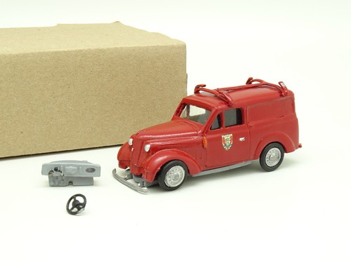 V2.0] Les Petites Renault - Renault Juvaquatre 300kg break tôlée Sapeurs Pompiers 1954