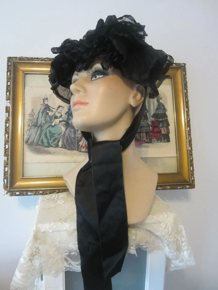 Antiguo gorro funerario Les Modes Parisienne 1871 con volantes 100 % seda Foto 2 de 4