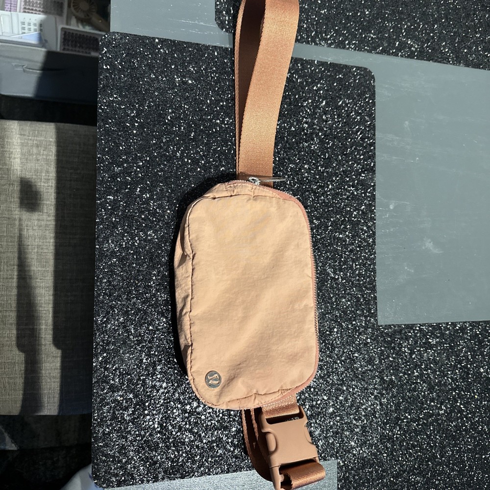 Lululemon Everywhere Belt Bag for Hands-Free Convenience