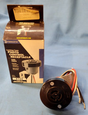 INTERMATIC LOCKING TYPE PHOTO CONTROL RECEPTACLE K122