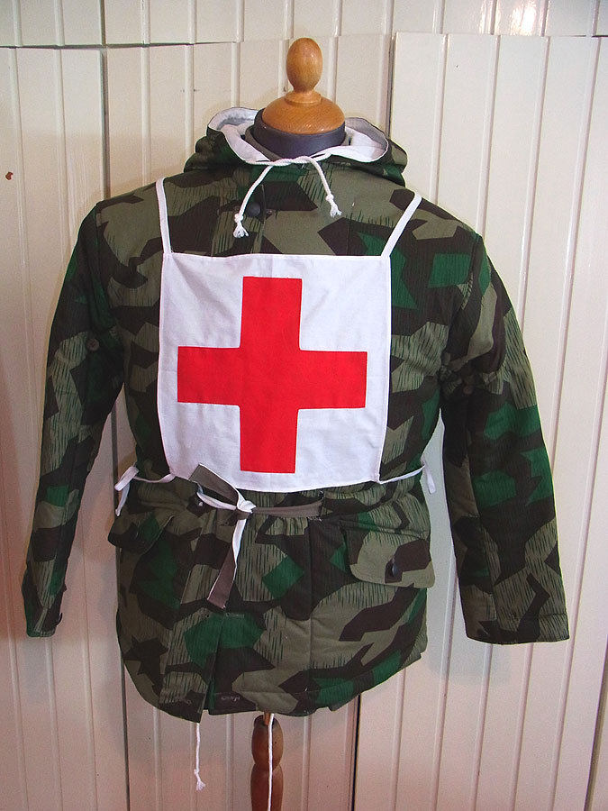 Wehrmacht Sanitäter medic red cross Uniform Kennzeichnung Brust Rücken Rotkreuz