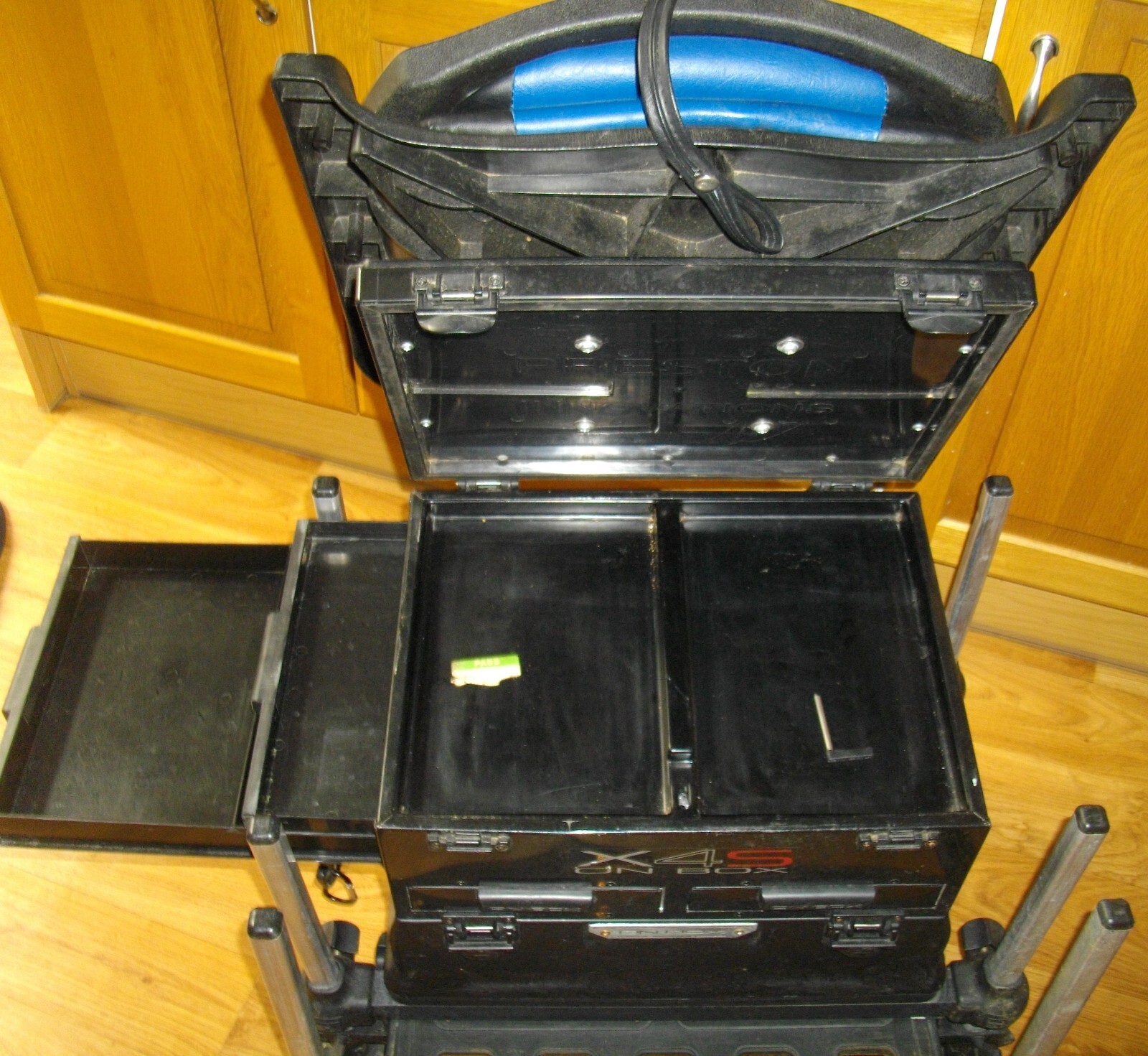 Preston Innovations Fishing Box Swivel Seat & Accessories & 2 wheel