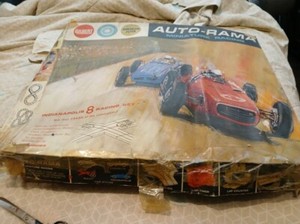 Vintage Gilbert 19093 American Flyer Auto Rama a slot car Set with power supply