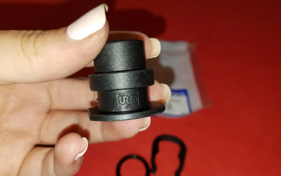 Enchufe de brida de manguera de refrigerante nuevo AUDI VW A4 Quattro Corado Golf Jetta URO Foto 3 de 4