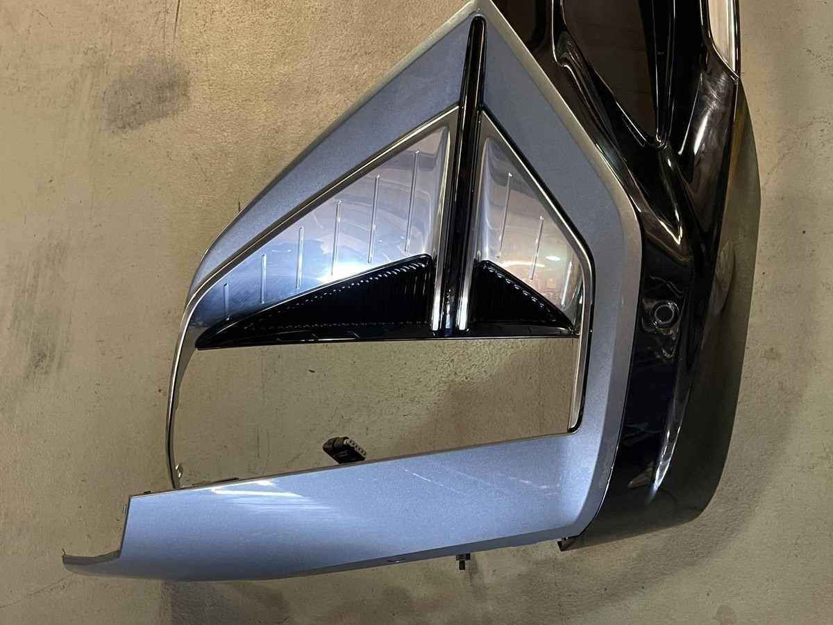 New OEM GM Lower Bumper Assembly Grille Cam 2022-2025 Cadillac  