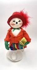 Annalee Doll Mobilitee Snow Lady with Present 9" tall Made in USA Hand painted