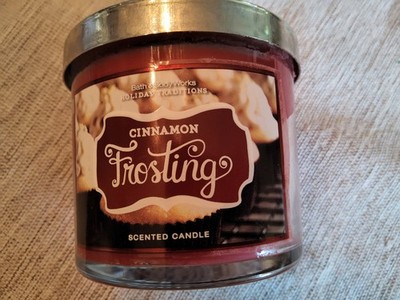 Bath & Body Works  CINNAMON FROSTING CANDLE RETIRED HARD TO FIND  4 Oz  1 Wick