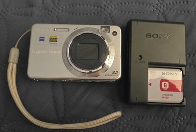 Sony Cyber-shot DSC-W150 8.1MP Digital Camera Silver Tested w/Battery Charger