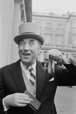 English Comedian And Comic Actor Frankie Howerd 1977 OLD PHOTO