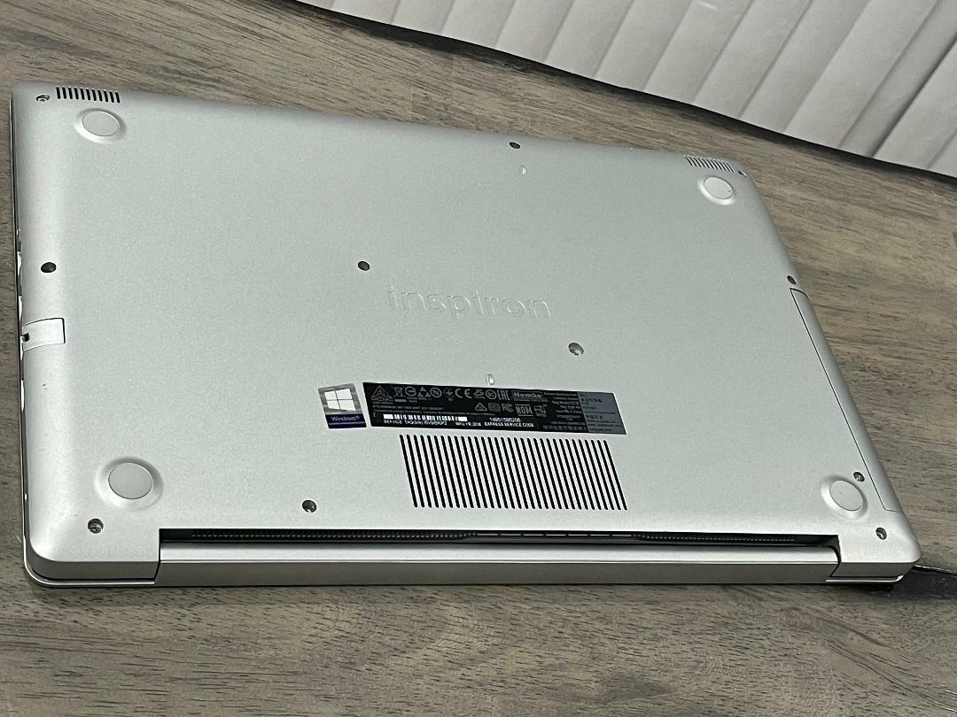 Dell Inspiron 5570 15.6 Dell Inspiron 5570 15.6